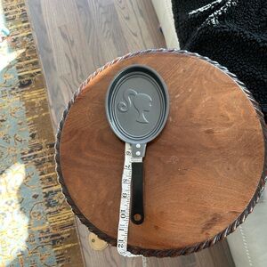 Barbie Silhouette Oval Pan